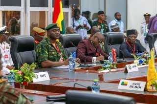 Le jour de l'intervention au Niger a été fixé, selon un responsable, à l'issue d'une réunion des chefs d'état-major des armées ouest-africaines à Accra.